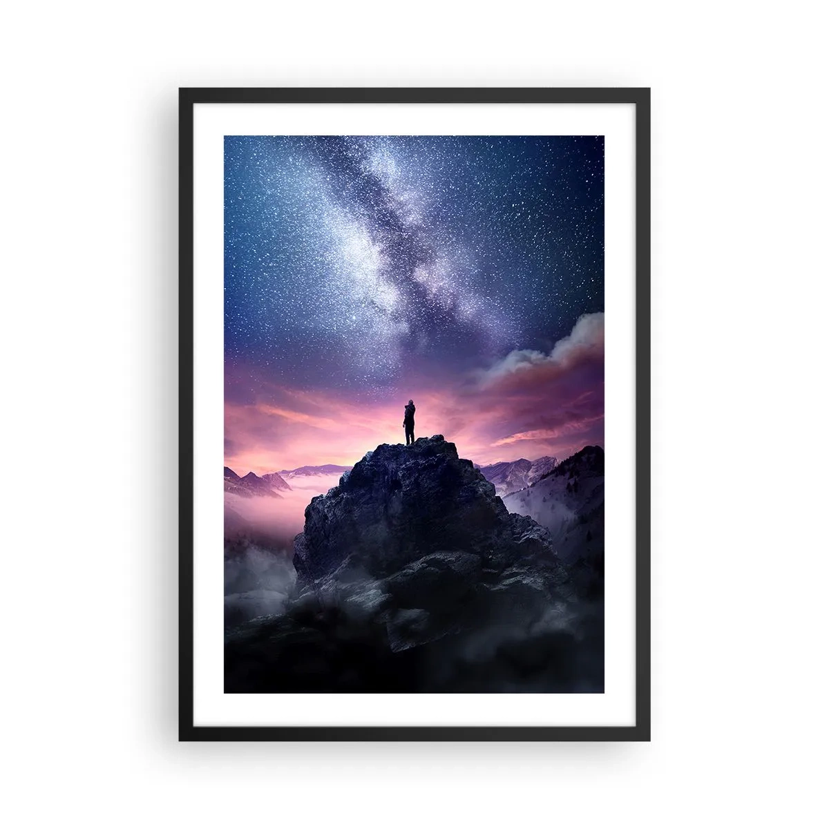 Plakat w czarnej ramie - Sylwetka osoby na szczycie góry pod rozgwieżdżonym niebem - 50x70cm - I poczuł życie - Nowoczesna dekoracja ścienna do salonu i sypialni ARTTOR
