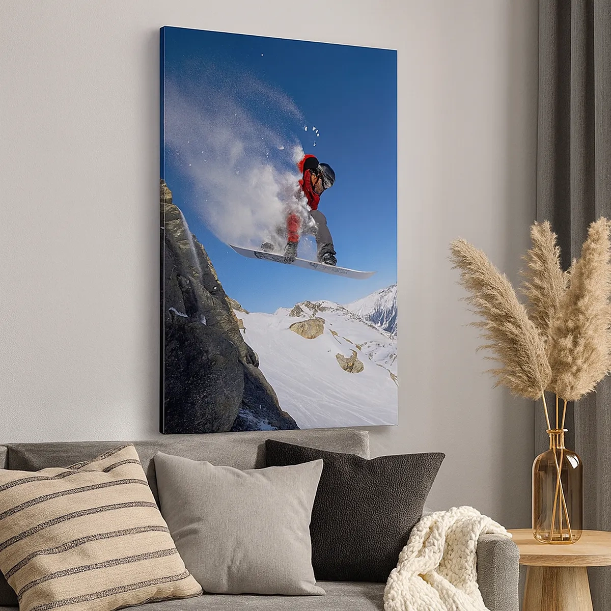 Obraz na płótnie - Snowboardzista w trakcie skoku w górach na tle błękitnego nieba - 50x70cm - I stałeś się częścią przestrzeni - Nowoczesna dekoracja ścienna do salonu, kuchni i sypialni ARTTOR