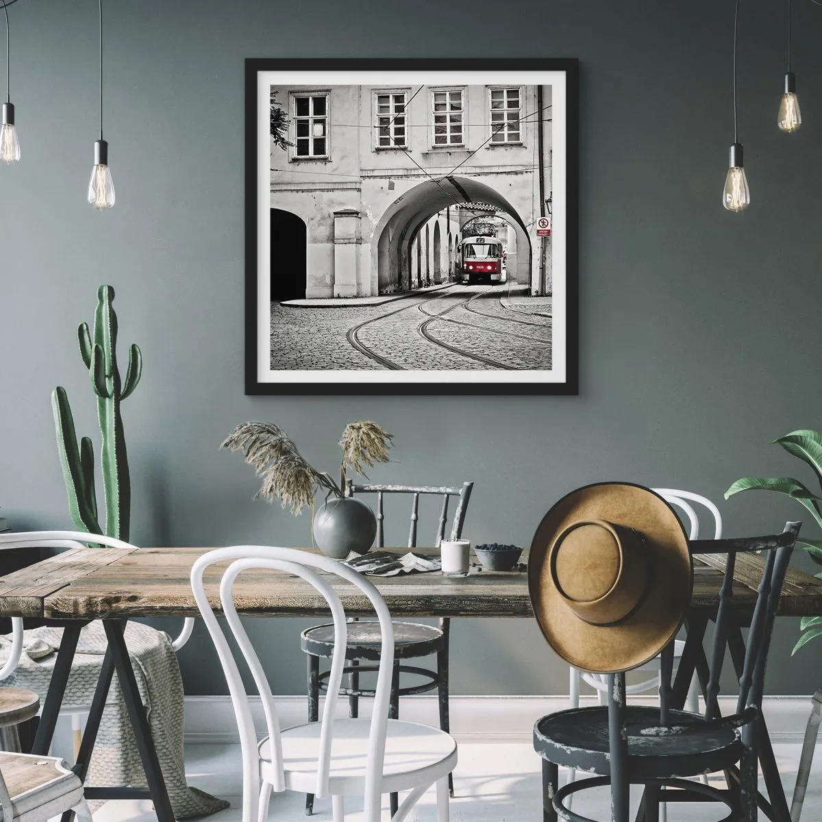 Plakat w czarnej ramie - Przez miejski labirynt - 50x50 cm