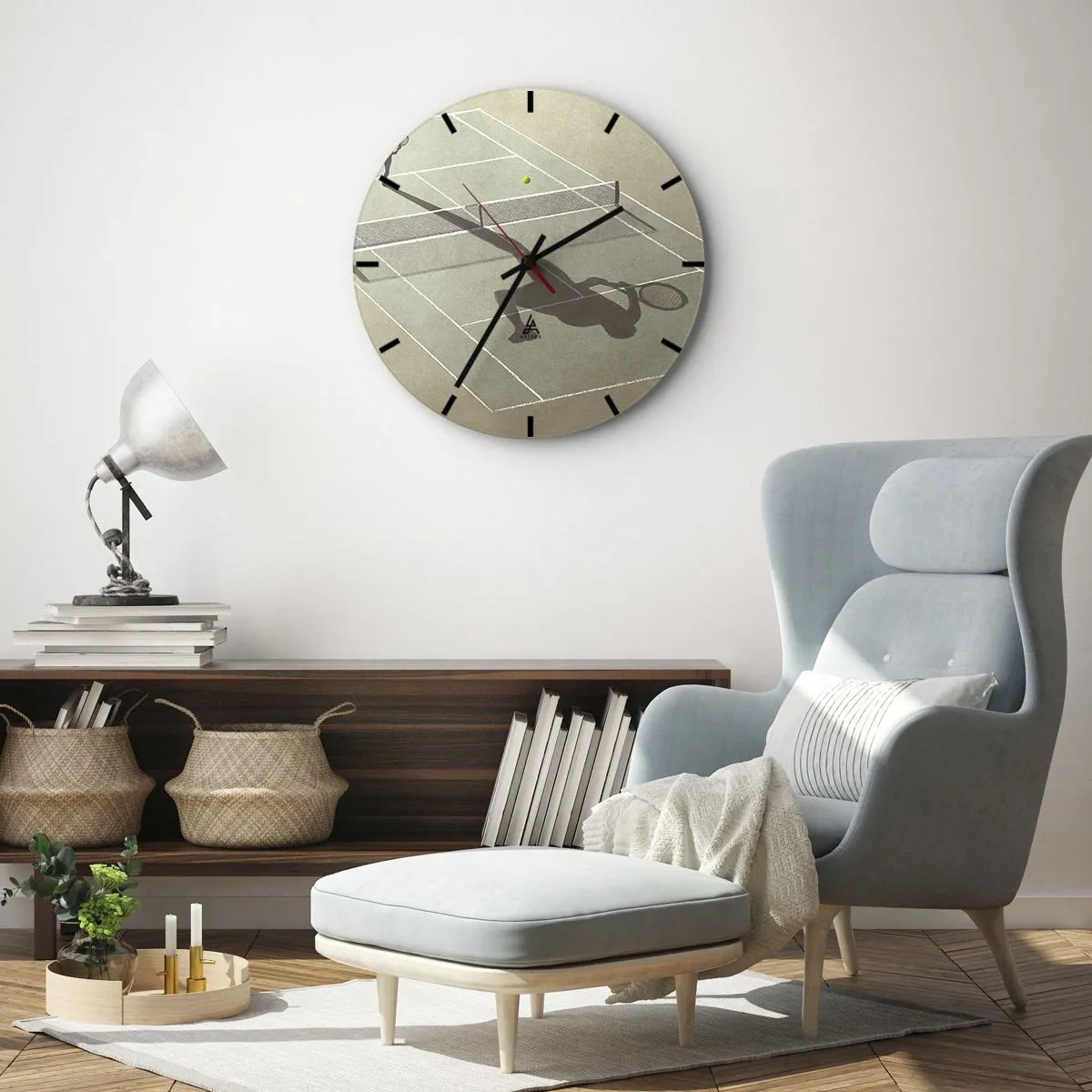 Zegar ścienny - Sylwetka tenisisty na korcie w minimalistycznym ujęciu - 30x30cm - Pokonać siebie - Nowoczesna dekoracja ścienna do salonu, kuchni i sypialni ARTTOR