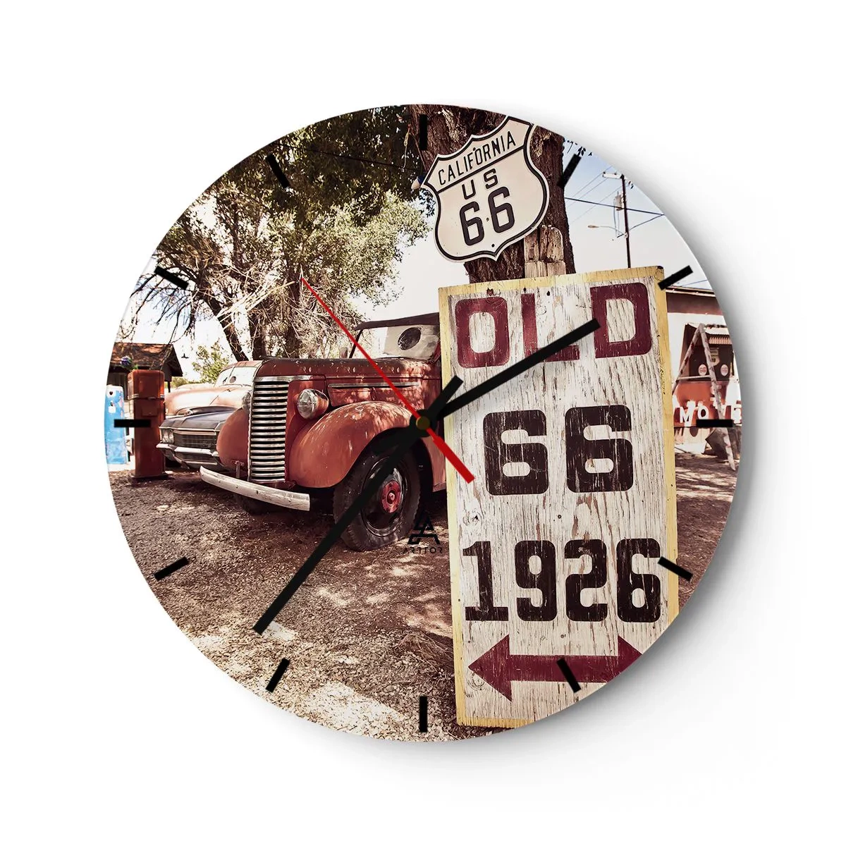 Zegar ścienny - Zabytkowy samochód na tle znaku drogi Route 66 i drewnianej tablicy - 30x30cm - Legenda amerykanskiej prowincji - Nowoczesna dekoracja ścienna do salonu, kuchni i sypialni ARTTOR