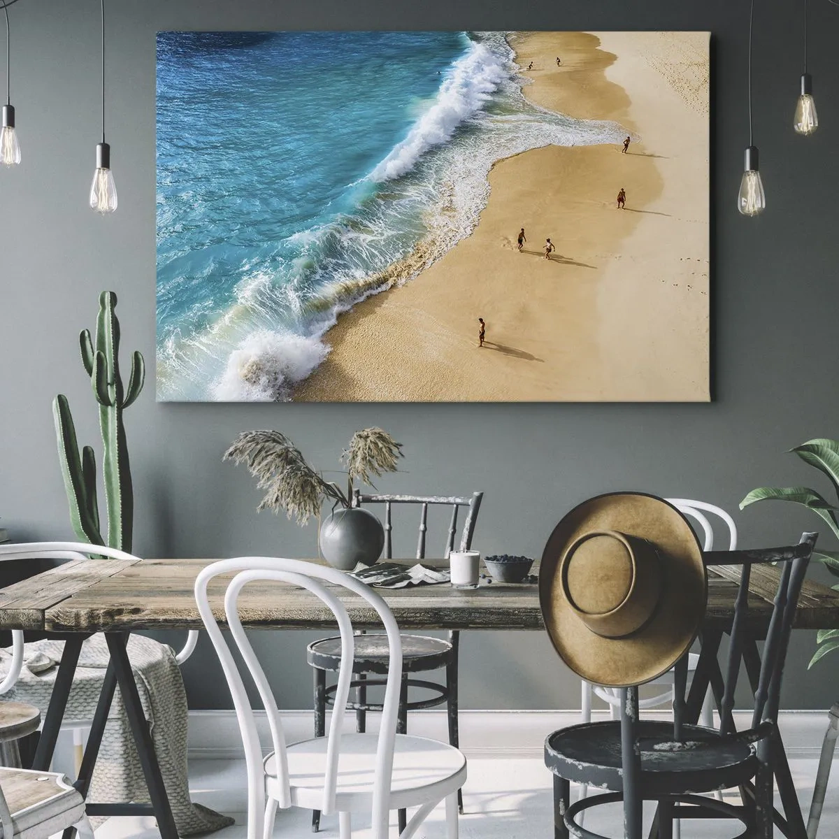 Obraz na płótnie - Plaża z turkusową wodą i spacerującymi ludźmi - 100x70cm - A potem słońce, plaża… - Nowoczesna dekoracja ścienna do salonu, kuchni i sypialni ARTTOR