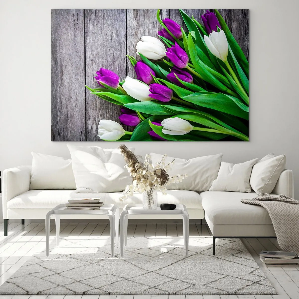 Obraz na szkle - Bukiet fioletowych i białych tulipanów na drewnianym tle - 70x50cm - W dniu wiosennego święta - Nowoczesna dekoracja ścienna do salonu i sypialni ARTTOR