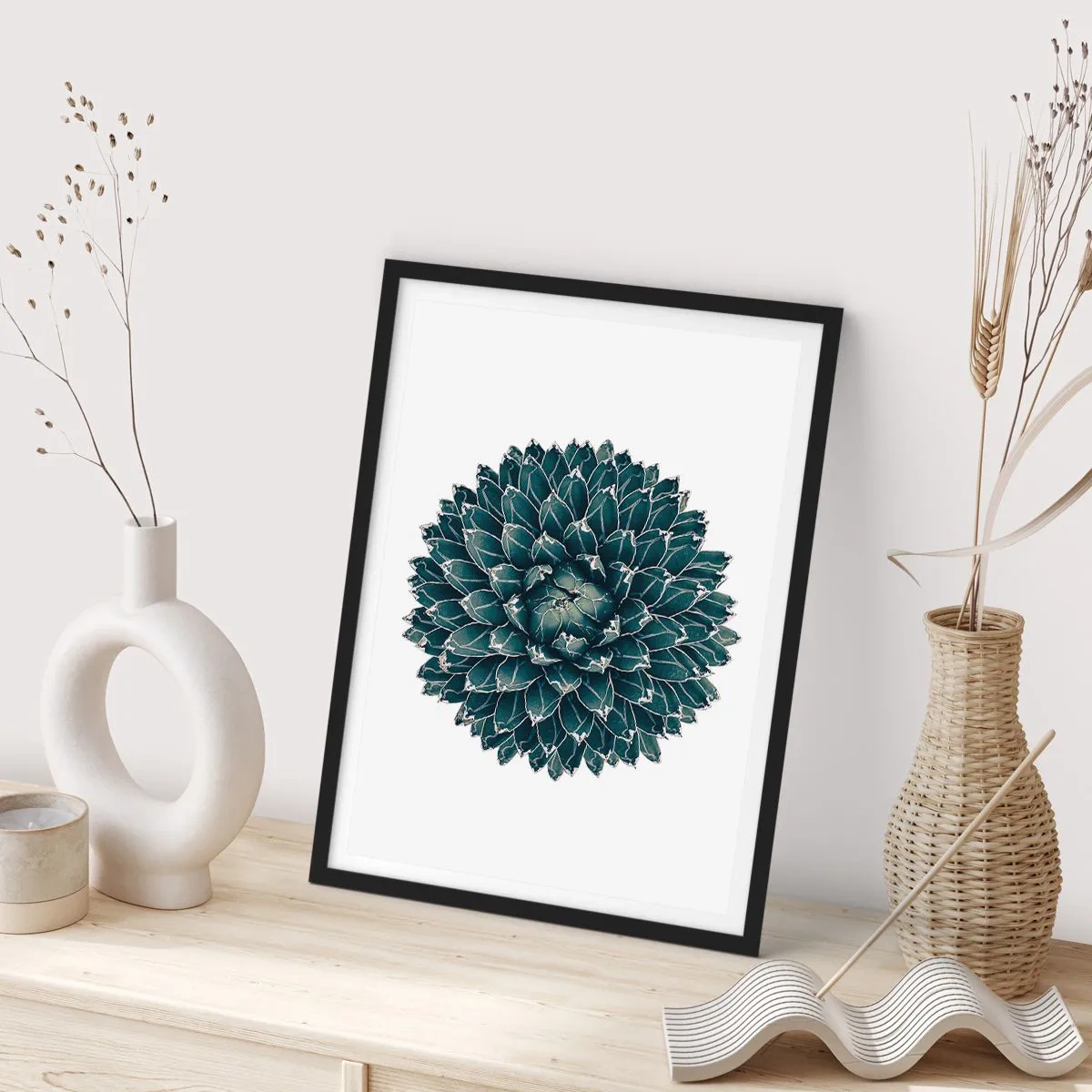 Plakat w czarnej ramie - Detal sukulenta z symetrycznym układem liści - 50x70cm - Gwiazda pustyni - Nowoczesna dekoracja ścienna do salonu i sypialni ARTTOR