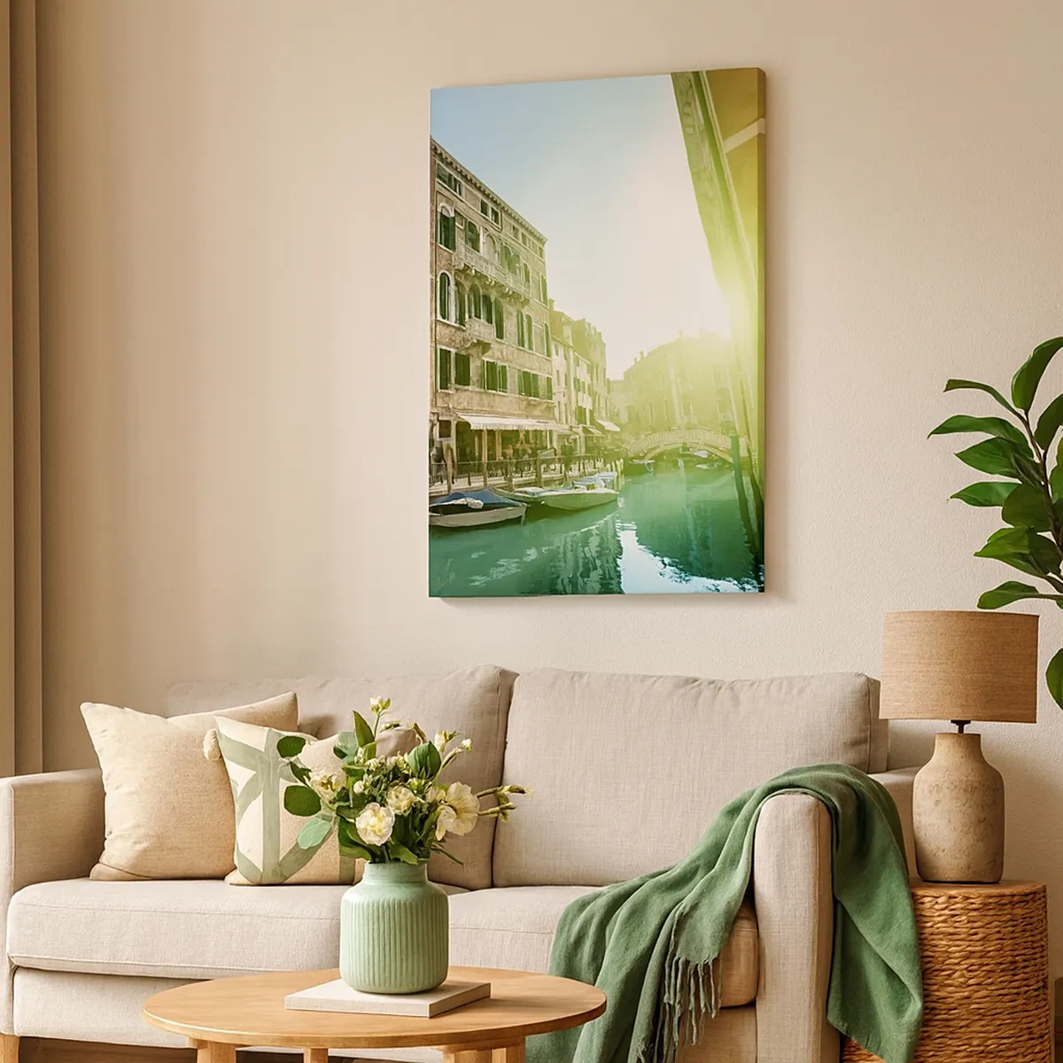 Obraz na płótnie - Kanał wodny otoczony zabytkowymi kamienicami w słońcu - 50x70cm - Wenecja - Amore Mio - Nowoczesna dekoracja ścienna do salonu, kuchni i sypialni ARTTOR