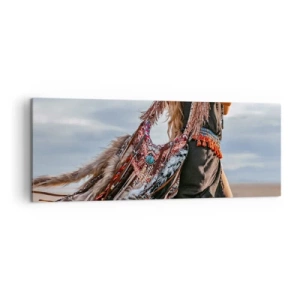 Obraz na płótnie - Kobieta w stylizacji boho z detalami piór i biżuterii - 140x50cm - Dziewczyna szamana - Nowoczesna dekoracja ścienna do salonu i sypialni ARTTOR