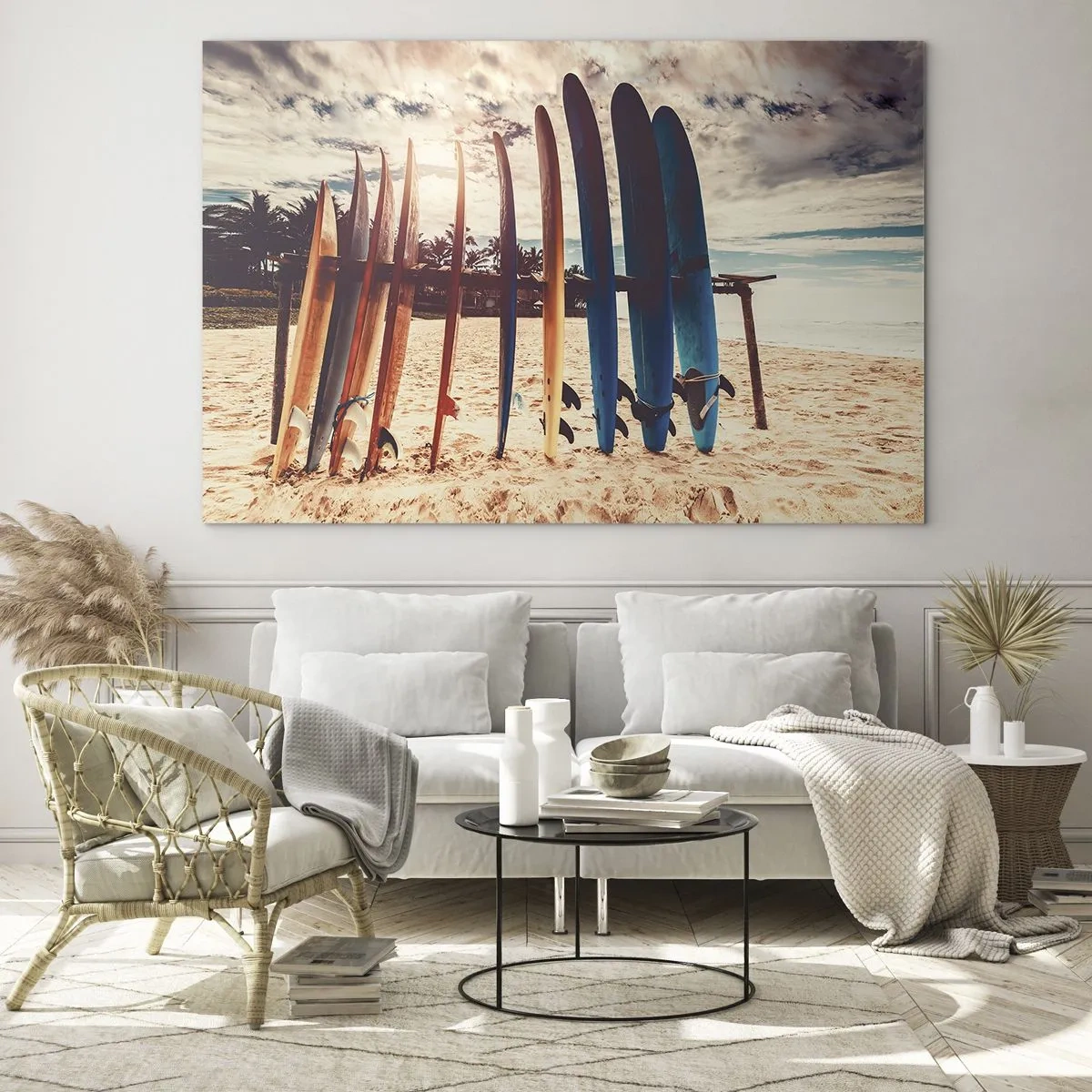 Obraz na szkle - Kolorowe deski surfingowe ustawione na plaży o zachodzie słońca - 70x50cm - Dobranoc, do jutra - Nowoczesna dekoracja ścienna do salonu i sypialni ARTTOR