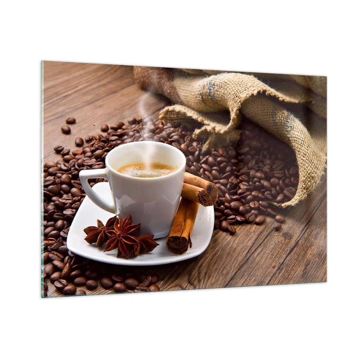 Obraz na szkle - Kubek kawy z cynamonem i ziarnami kawy na drewnianym stole - 100x70cm - Korzenny smak i aromat - Nowoczesna dekoracja ścienna do salonu, kuchni i sypialni ARTTOR