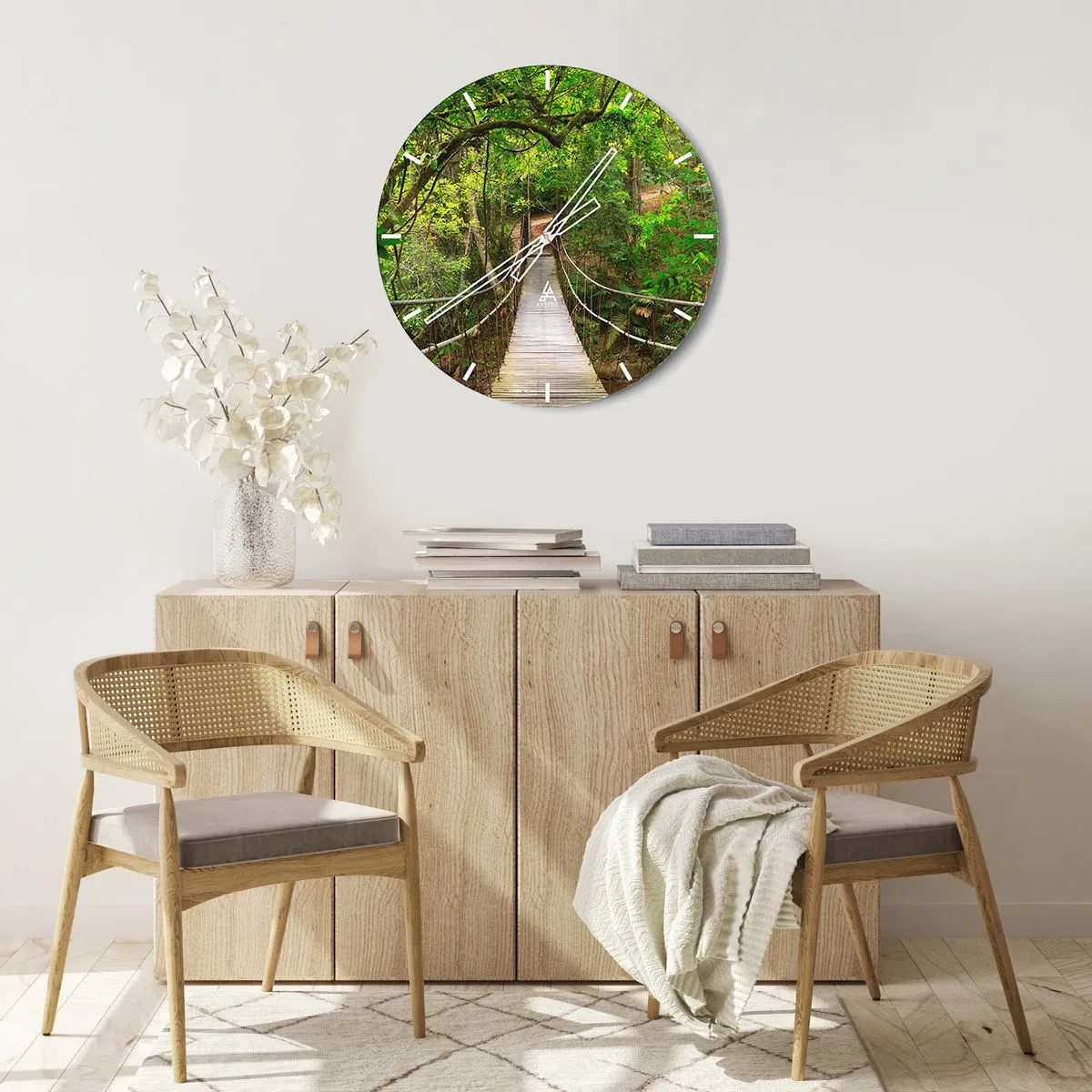 Zegar ścienny - Drewniany mostek zawieszony w zielonym lesie - 30x30cm - Bo w ogrodzie rośnie pnącze - Nowoczesna dekoracja ścienna do salonu, kuchni i sypialni ARTTOR