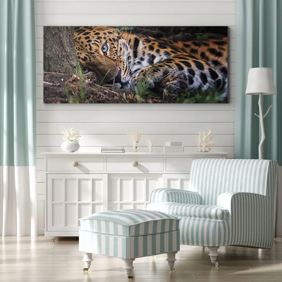 Obraz na płótnie - Leżący lampart w cieniu drzew - 120x50cm - Zaufaj mi - Nowoczesna dekoracja ścienna do salonu i sypialni ARTTOR