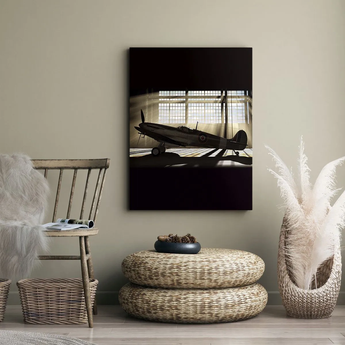 Obraz na płótnie - Zabytkowy samolot myśliwski w hangarze - 50x70cm - Odpoczynek wojownika - Nowoczesna dekoracja ścienna do salonu, kuchni i sypialni ARTTOR