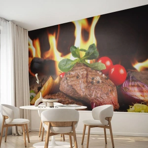 Fototapeta Premium Sand - Grillowany stek z warzywami na tle płomieni - 100x70cm - Wyczarowane żarem - Nowoczesna dekoracja ścienna do salonu, kuchni i sypialni ARTTOR