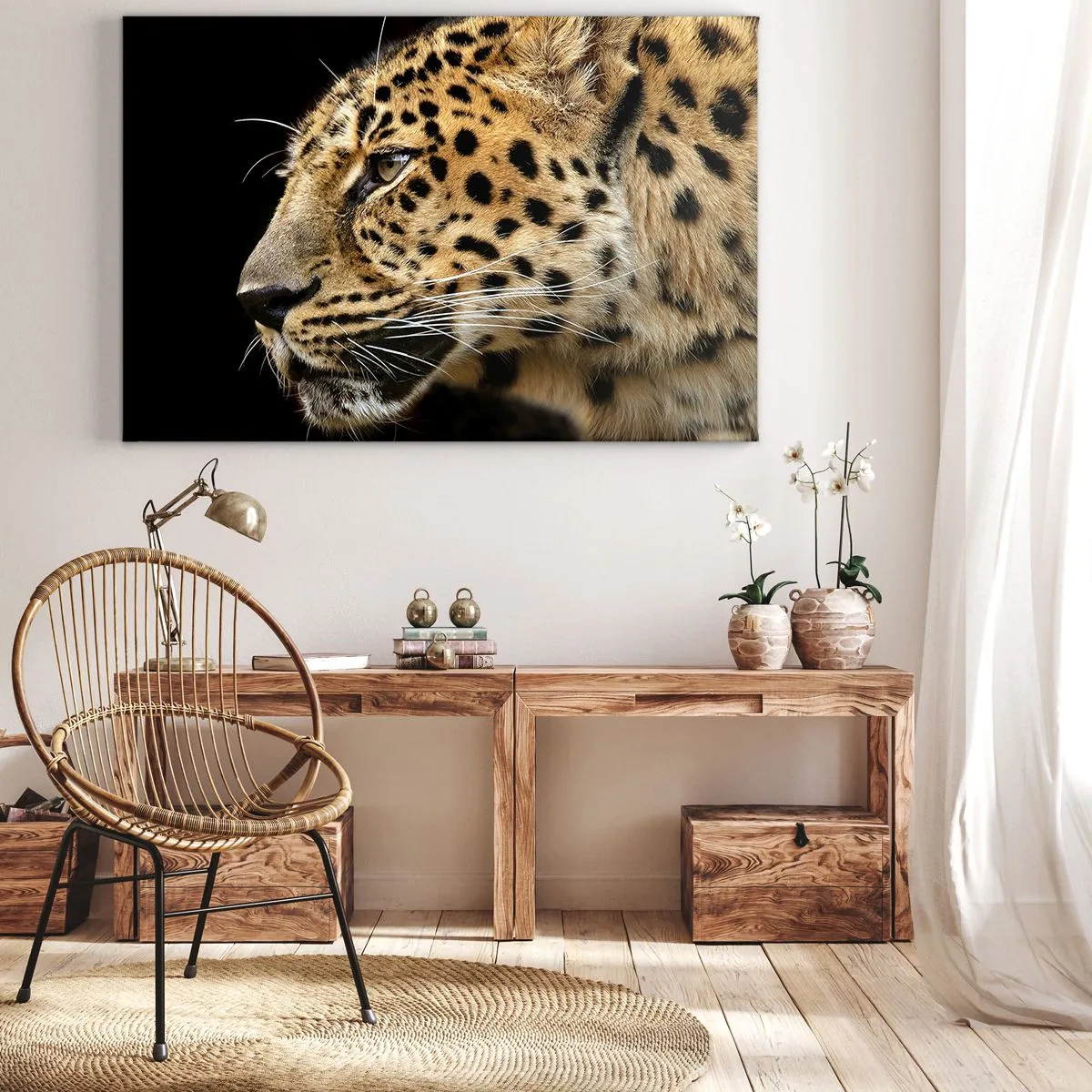 Obraz na płótnie - Zbliżenie na głowę lamparta na czarnym tle - 70x50cm - Spokojny, skupiony, gotowy - Nowoczesna dekoracja ścienna do salonu i sypialni ARTTOR