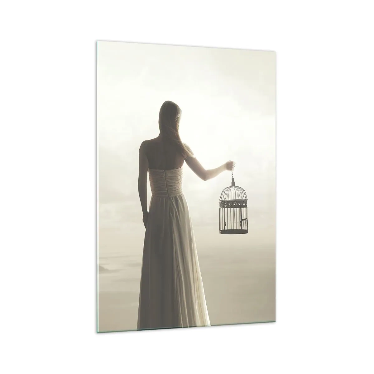 Obraz na szkle - Kobieta z klatką na tle spokojnego nieba - 70x100cm - Bądź wolna - Nowoczesna dekoracja ścienna do salonu i sypialni ARTTOR
