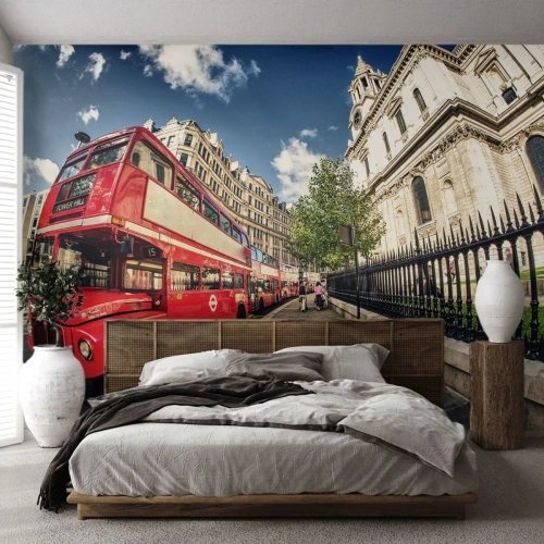 Fototapeta Samoprzylepna Deluxe Sticker - Londyńska ulica w szarości i czerwieni - Miasto, Londyn, Czerwony Autobus - 400x280 cm