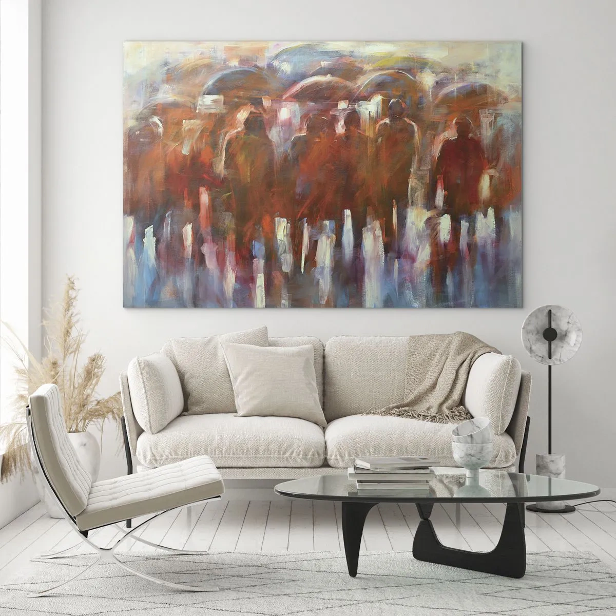 Obraz na szkle - Tłum ludzi z parasolami w artystycznej abstrakcji - 70x50cm - Równi w deszczu i mgle - Nowoczesna dekoracja ścienna do salonu i sypialni ARTTOR