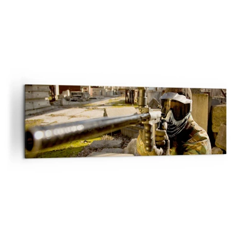 Obraz na płótnie - Gracz paintballa w stroju kamuflażowym celujący z markera - 160x50cm - I ty możesz zostać bohaterem - Nowoczesna dekoracja ścienna do salonu i sypialni ARTTOR