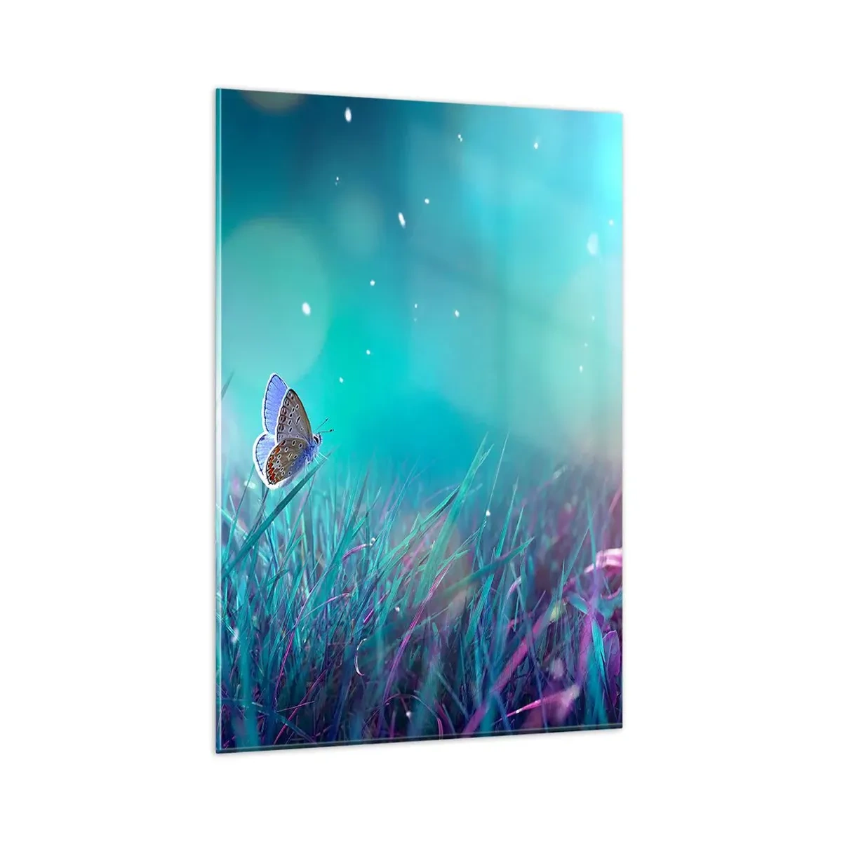 Obraz na szkle - Motyl na trawie w świetle rozmytych refleksów - 80x120cm - Sekretne życie łąki - Nowoczesna dekoracja ścienna do salonu i sypialni ARTTOR