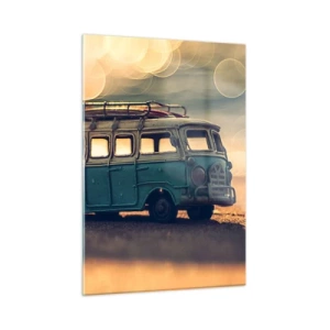 Obraz na szkle - Zabawka bus vintage na plaży o zachodzie słońca - 50x70cm - Koniec bożków: pieniądza i pracy - Nowoczesna dekoracja ścienna do salonu, kuchni i sypialni ARTTOR
