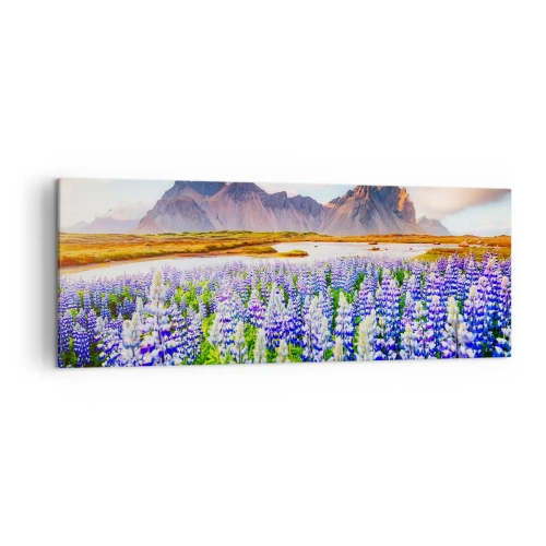 Obraz na płótnie - Kwiaty w górskim krajobrazie z malowniczym niebem - 140x50cm - Siła i surowość obok łagodności - Nowoczesna dekoracja ścienna do salonu i sypialni ARTTOR