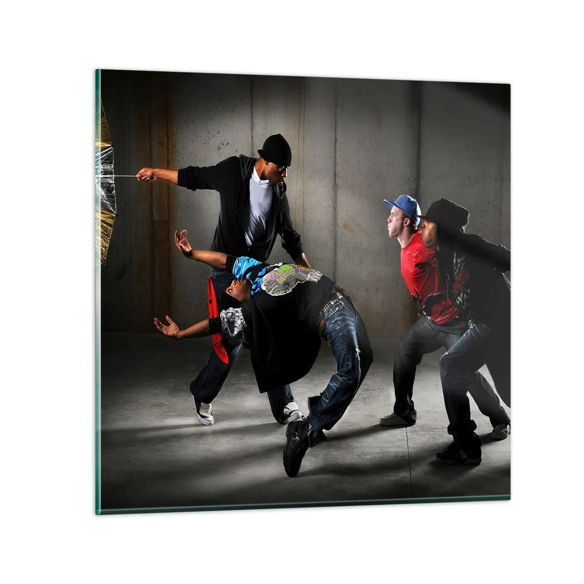 Obraz na szkle - Tańczący z ulicznym wiatrem - 50x50 cm