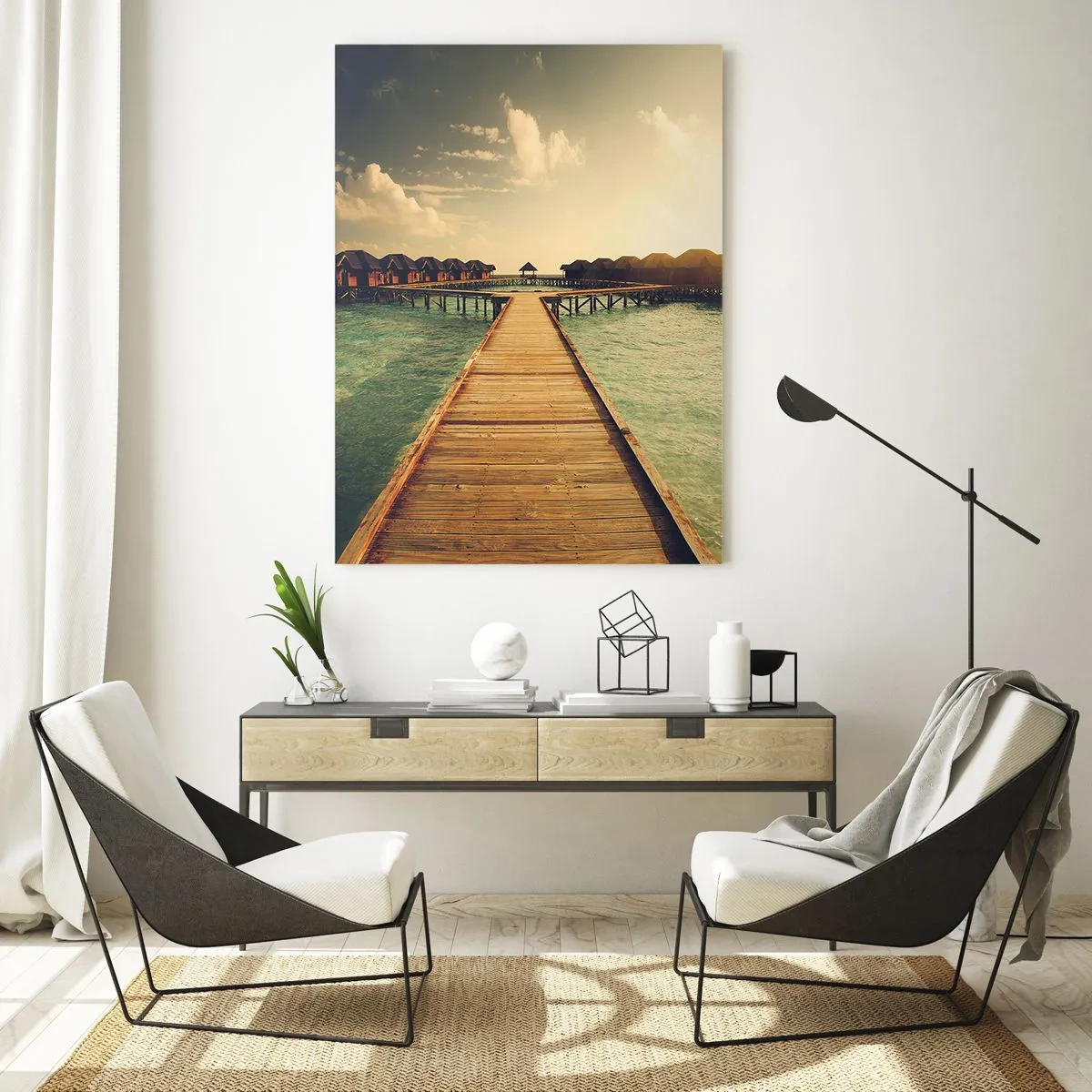 Obraz na szkle - Molo prowadzące do domków na wodzie o zachodzie słońca - 50x70cm - Gorące zaproszenie - Nowoczesna dekoracja ścienna do salonu, kuchni i sypialni ARTTOR