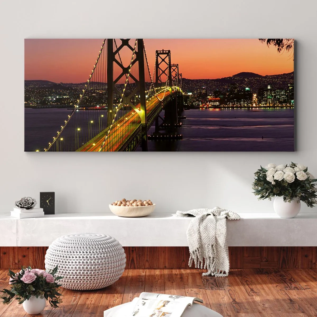 Obraz na płótnie - Most podświetlony nocą nad wodą z panoramą miasta - 160x50cm - Wieczór we fiolecie - Nowoczesna dekoracja ścienna do salonu i sypialni ARTTOR