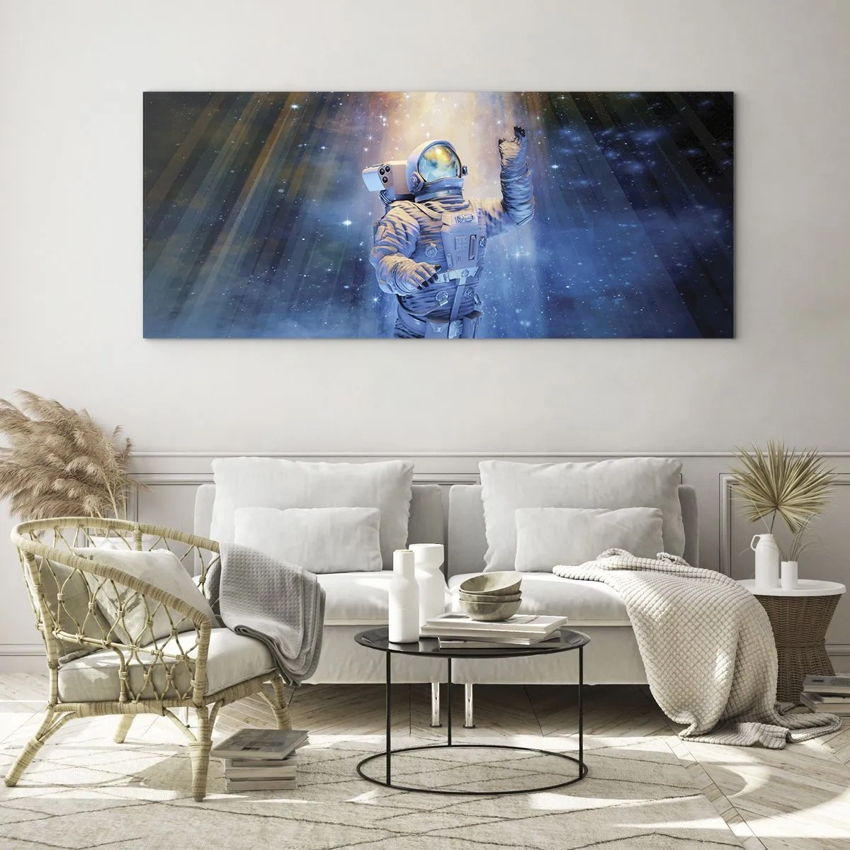 Obraz na szkle - Astronauta w świetle kosmicznej eksplozji pełnej gwiazd - 120x50cm - Wreszcie u celu - Nowoczesna dekoracja ścienna do salonu i sypialni ARTTOR