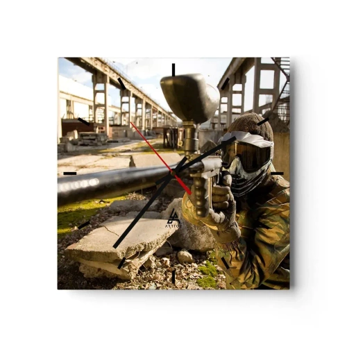 Zegar ścienny - Gracz paintballa w stroju kamuflażowym celujący z markera - 30x30cm - I ty możesz zostać bohaterem - Nowoczesna dekoracja ścienna do salonu i sypialni ARTTOR