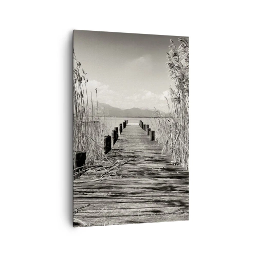 Obraz na płótnie - Drewniany pomost wśród wysokich traw nad jeziorem w odcieniach sepia - 80x120cm - W zaciszu traw - Nowoczesna dekoracja ścienna do salonu i sypialni ARTTOR
