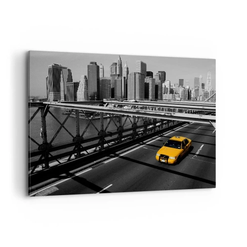Obraz na płótnie - Żółta taksówka na moście z panoramą Nowego Jorku - 120x80cm - Kolor wielkiego miasta - Nowoczesna dekoracja ścienna do salonu, kuchni i sypialni ARTTOR