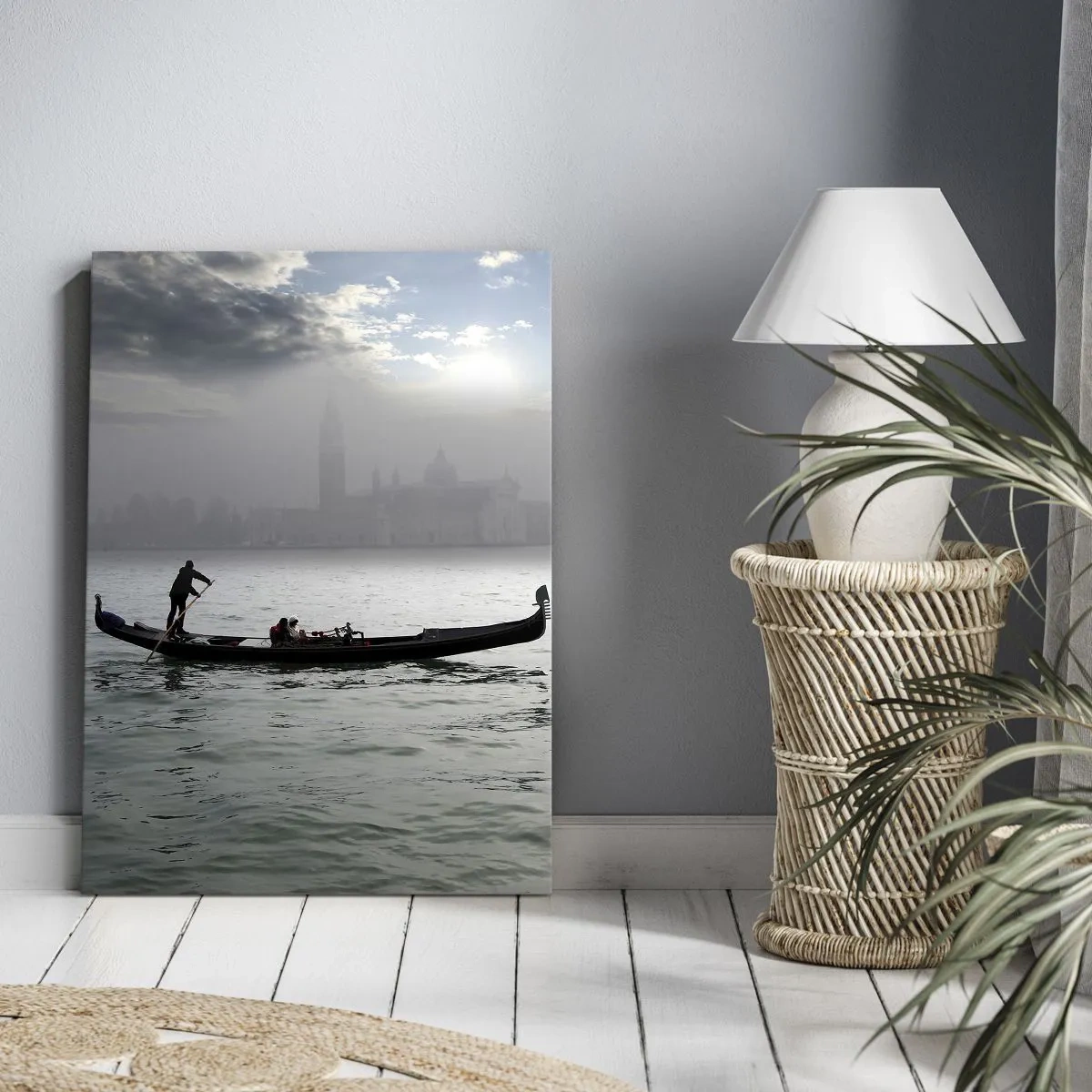 Obraz na płótnie - Gondola na wodach Wenecji o zachodzie słońca - 50x70cm - Bajeczne miasto z wody i mgły - Nowoczesna dekoracja ścienna do salonu, kuchni i sypialni ARTTOR