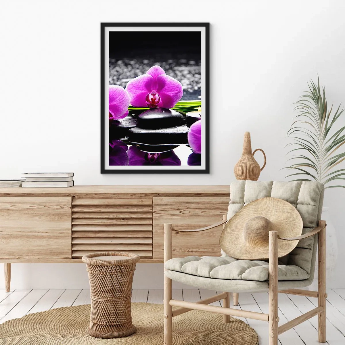 Plakat w czarnej ramie - Fioletowa orchidea na tle kamieni i wody w klimacie spa - 50x70cm - Utonąć w ciszy i spokoju - Nowoczesna dekoracja ścienna do salonu i sypialni ARTTOR