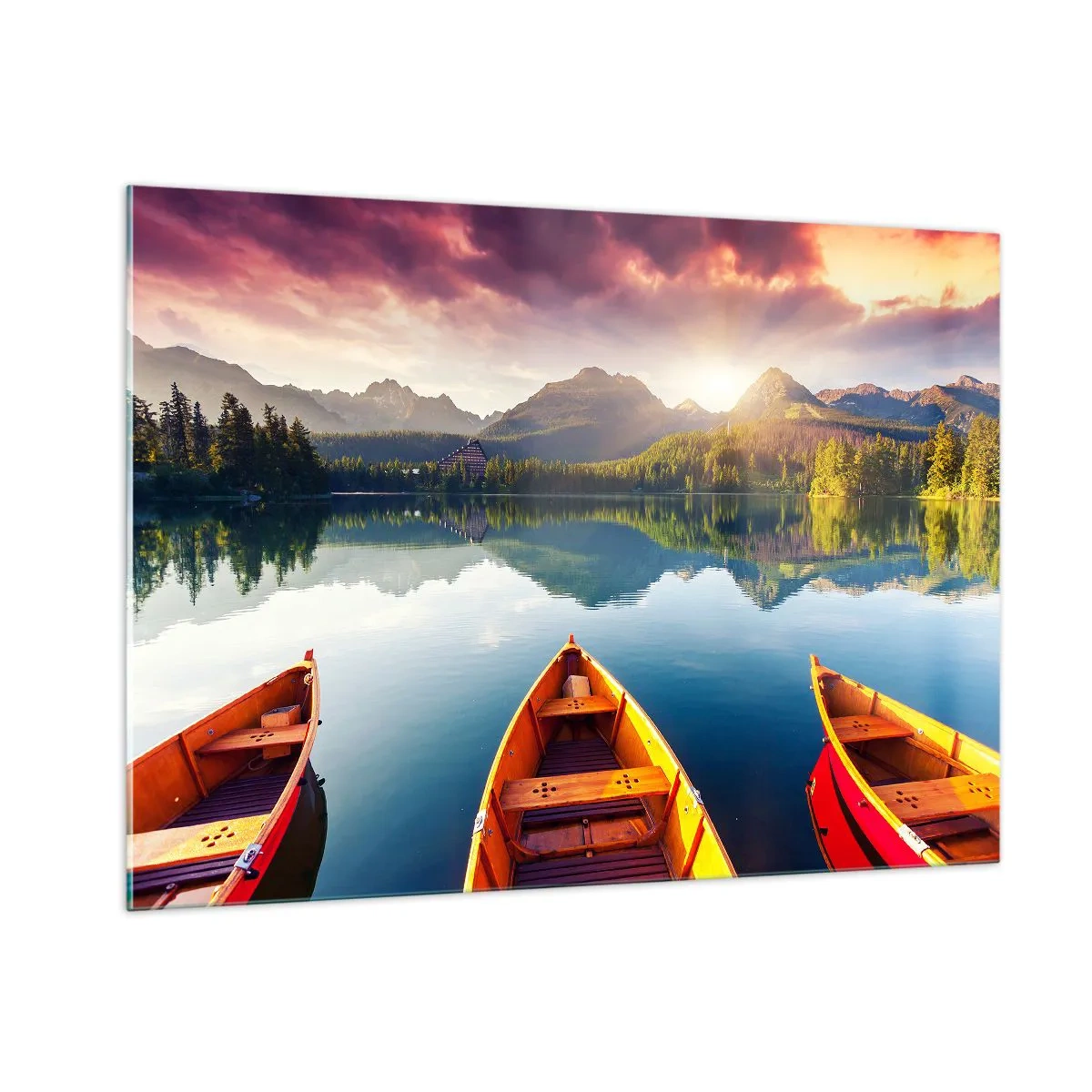 Obraz na szkle - Trzy drewniane łodzie na jeziorze z widokiem na góry o zachodzie słońca - 100x70cm - Nic przeciw naturze - Nowoczesna dekoracja ścienna do salonu, kuchni i sypialni ARTTOR