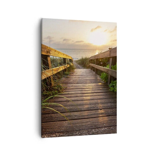 Obraz na płótnie - Drewniana ścieżka prowadząca na plażę o zachodzie słońca - 50x70cm - I wprost nad brzeg - Nowoczesna dekoracja ścienna do salonu, kuchni i sypialni ARTTOR
