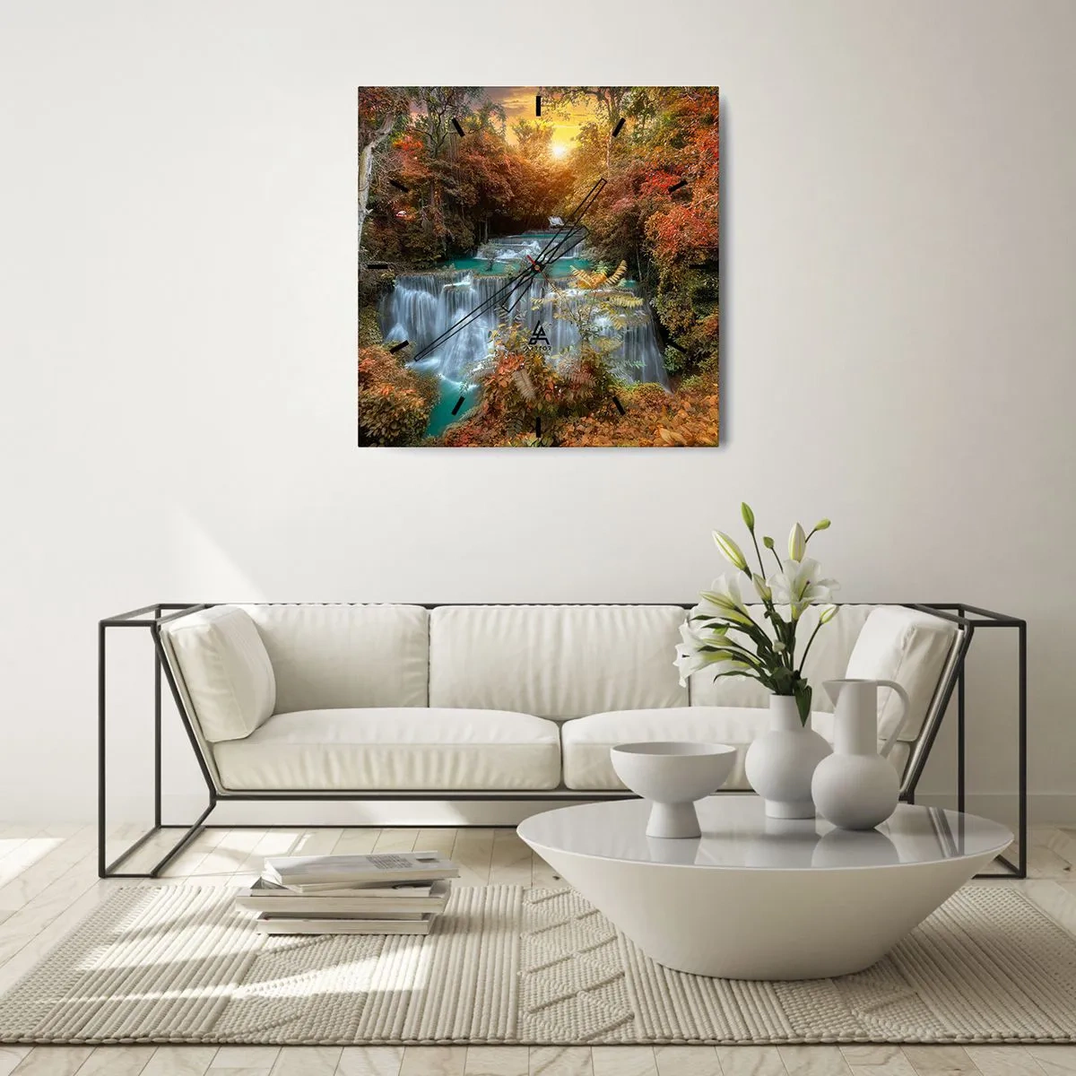 Zegar ścienny - Jesienny wodospad otoczony kolorowymi drzewami w świetle słońca - 30x30cm - Ukryty skarb lasu - Nowoczesna dekoracja ścienna do salonu i sypialni ARTTOR