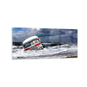 Obraz na szkle - Zatopiony autobus na plaży wśród fal i wzburzonego morza - 120x50cm - I co się dziwisz? - Nowoczesna dekoracja ścienna do salonu i sypialni ARTTOR