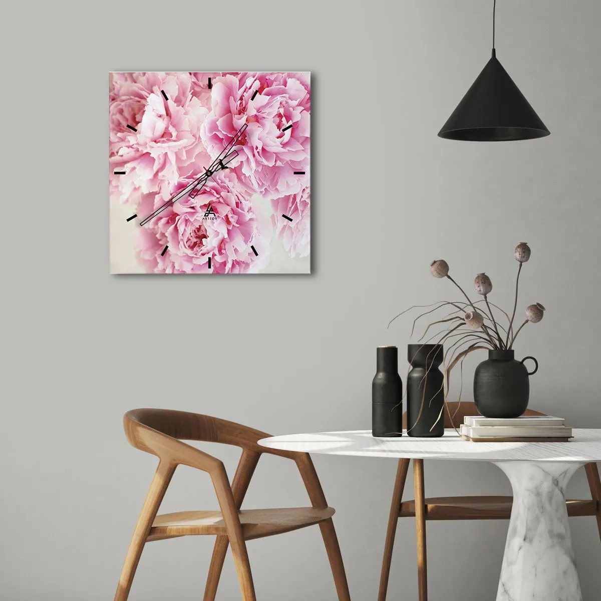 Zegar ścienny - Bukiet różowych piwonii na jasnym tle - 30x30cm - W różowym przepychu - Nowoczesna dekoracja ścienna do salonu i sypialni ARTTOR
