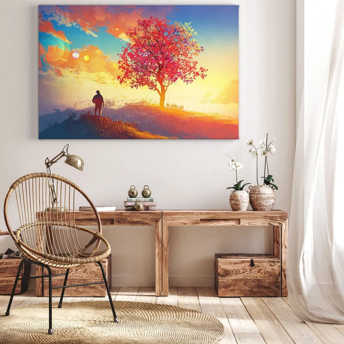 Obraz na płótnie - Postać na wzgórzu obok kolorowego drzewa w świetle zachodzącego słońca - 70x50cm - Pielgrzym u celu - Nowoczesna dekoracja ścienna do salonu i sypialni ARTTOR