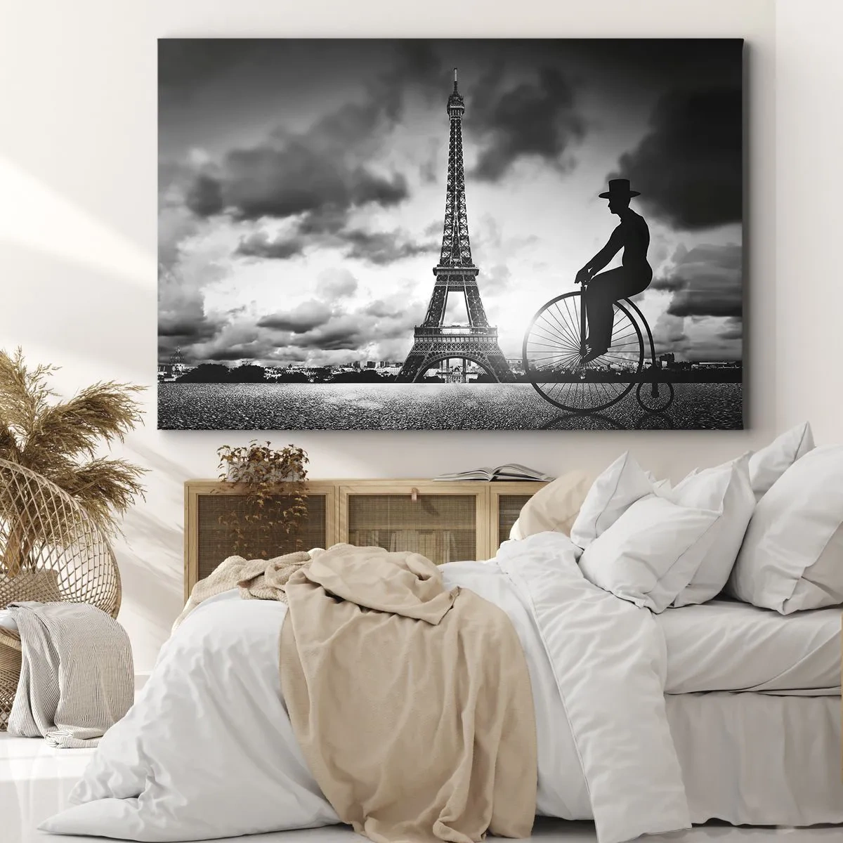 Obraz na płótnie - Czarno-biały obraz z rowerem retro i wieżą Eiffla w tle - 70x50cm - Tęsknota do Belle Epoque - Nowoczesna dekoracja ścienna do salonu i sypialni ARTTOR