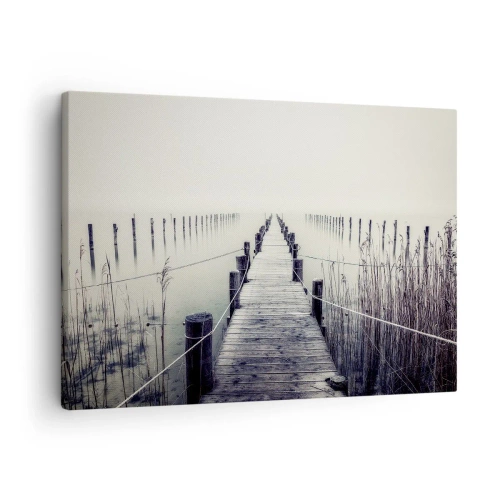 Obraz na płótnie - Drewniany pomost prowadzący w mglistą przestrzeń - 70x50cm - Zanurz się w spokoju - Nowoczesna dekoracja ścienna do salonu i sypialni ARTTOR