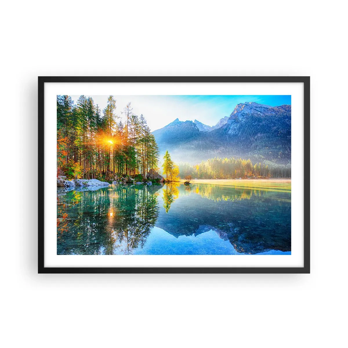 Plakat w czarnej ramie - Jezioro otoczone górami i lasem w promieniach słońca - 70x50cm - Majestat i słodycz - Nowoczesna dekoracja ścienna do salonu i sypialni ARTTOR