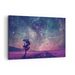 Obraz na płótnie - Drzewo na tle gwiaździstego nieba w fioletowo-niebieskich barwach - 120x80cm - Pod magicznym niebem - Nowoczesna dekoracja ścienna do salonu, kuchni i sypialni ARTTOR