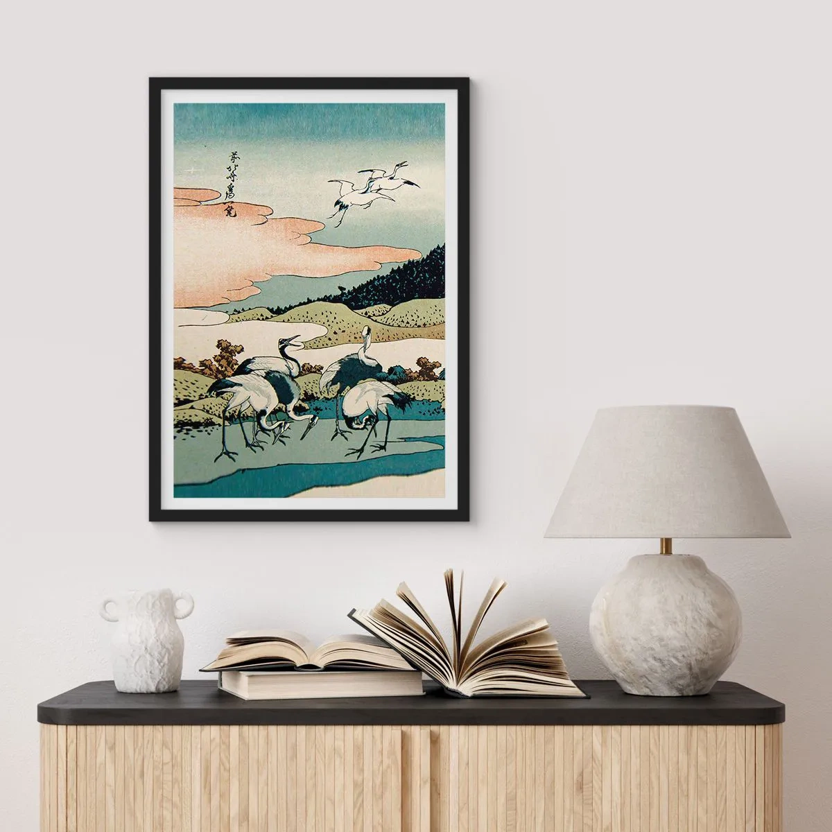 Plakat w czarnej ramie - Tradycyjna japońska grafika z żurawiami w krajobrazie natury - 50x70cm - W japońskim duchu - Nowoczesna dekoracja ścienna do salonu i sypialni ARTTOR