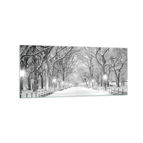 Obraz na szkle - Zimowa alejka z drzewami pokrytymi śniegiem w monochromatycznym ujęciu - 120x50cm - Cztery pory roku – zima - Nowoczesna dekoracja ścienna do salonu i sypialni ARTTOR