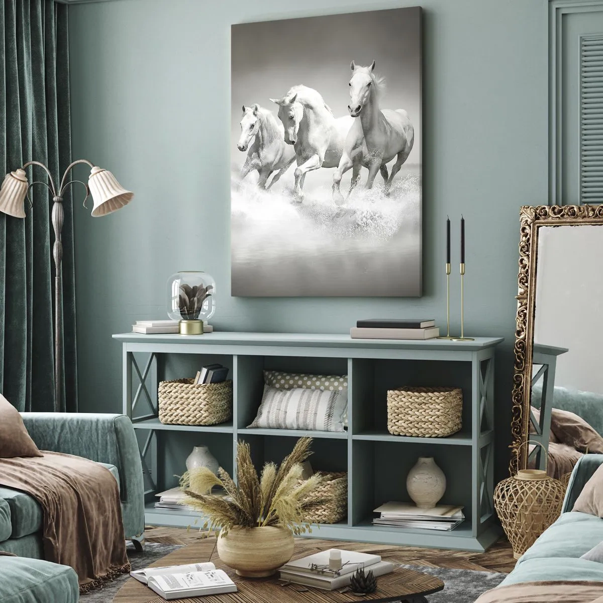 Obraz na płótnie - Trzy białe konie galopujące przez wodę - 70x100cm - Białe szaleństwo - Nowoczesna dekoracja ścienna do salonu i sypialni ARTTOR
