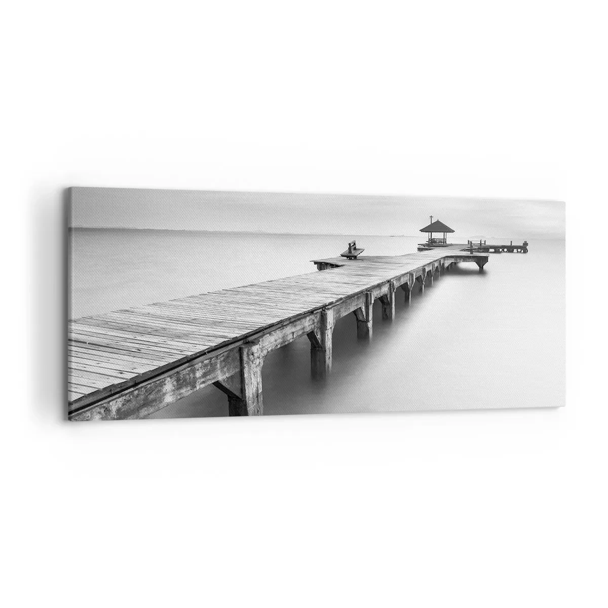 Obraz na płótnie - Czarno-biały widok na drewniane molo nad spokojną wodą - 120x50cm - W siną dal - Nowoczesna dekoracja ścienna do salonu i sypialni ARTTOR