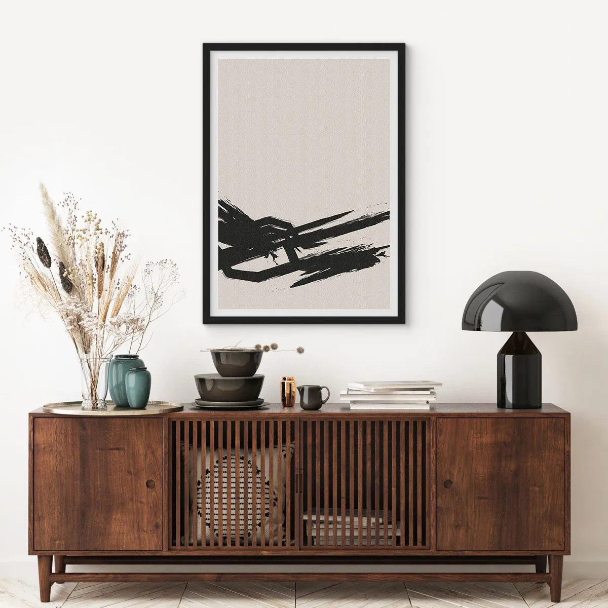 Plakat w czarnej ramie - Dynamiczna abstrakcja z pociągnięciem pędzla w czerni - 50x70cm - Niepohamowany pęd - Nowoczesna dekoracja ścienna do salonu i sypialni ARTTOR