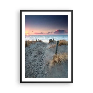 Plakat w czarnej ramie - Plażowa ścieżka o zachodzie słońca z widokiem na morze - 50x70cm - Rozlałeś tęczę blasków promienistą… - Nowoczesna dekoracja ścienna do salonu i sypialni ARTTOR