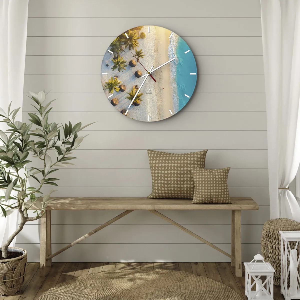 Zegar ścienny - Widok z góry na plażę z palmami i turkusowym morzem - 30x30cm - Witaj w raju - Nowoczesna dekoracja ścienna do salonu, kuchni i sypialni ARTTOR